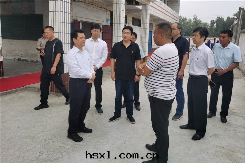 河(hé)南(nán)省(shěng)粮(liáng)食和(hé)儲備局(jú)黨組書(shū)記(jì)、局(jú)长(cháng)张宇松到(dào)鹿邑縣(xiàn)賀店(diàn)村調研定(dìng)點(diǎn)幫扶工作(zuò) 河(hé)南(nán)省(shěng)粮(liáng)食和(hé)儲備局(jú)黨組書(shū)記(jì)、局(jú)长(cháng)张宇松到(dào)鹿邑縣(xiàn)賀店(diàn)村調研定(dìng)點(diǎn)幫扶工作(zuò)